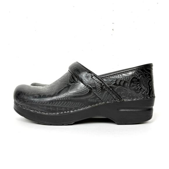 Dansko Professional Black Tooled Leather Clog Cushioned PU Foam Footbed 38 - Picture 1 of 14